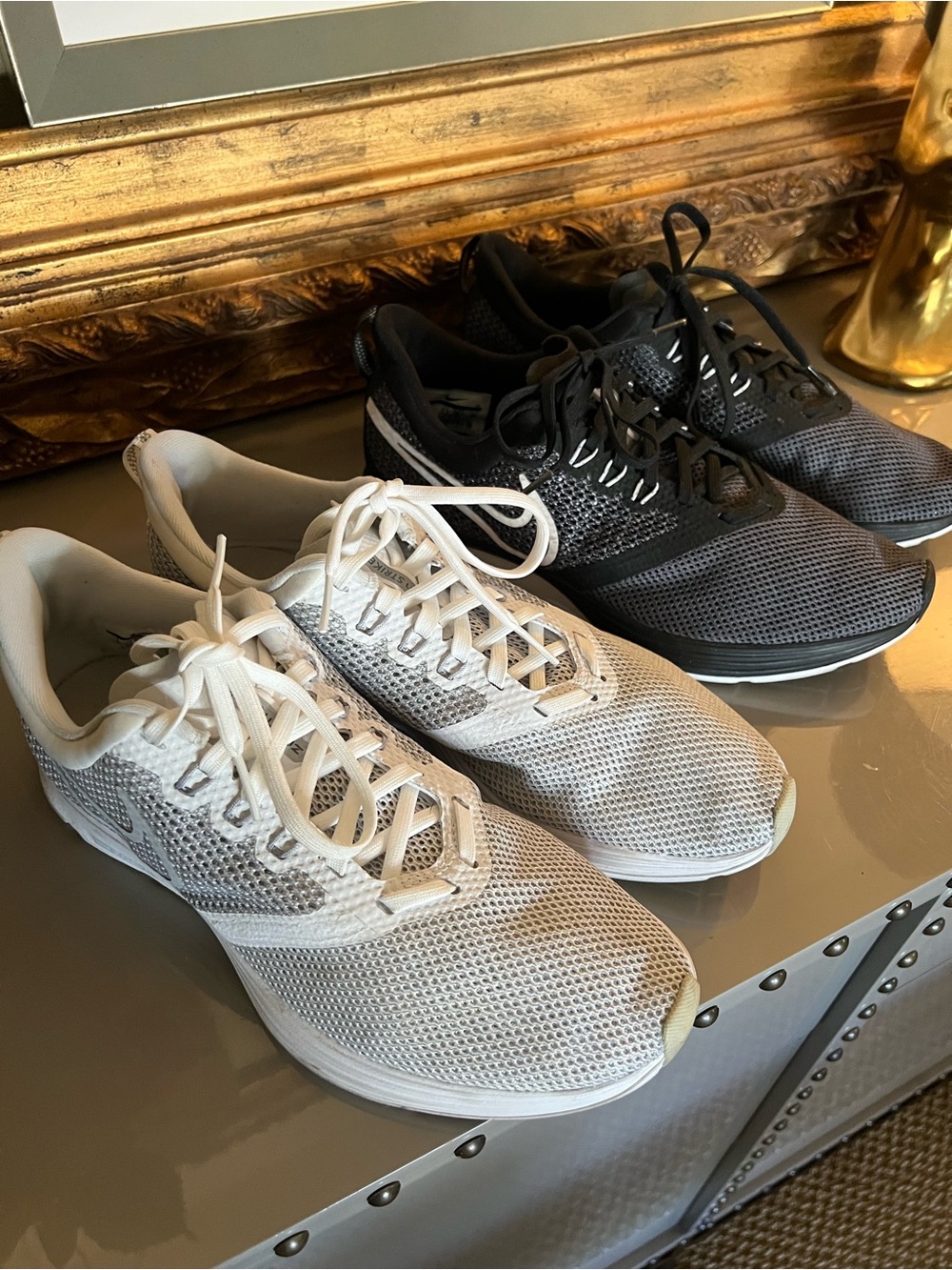 2-pairs ! 9-women’s Old school clean comfy NIKE Athletic Running Shoes